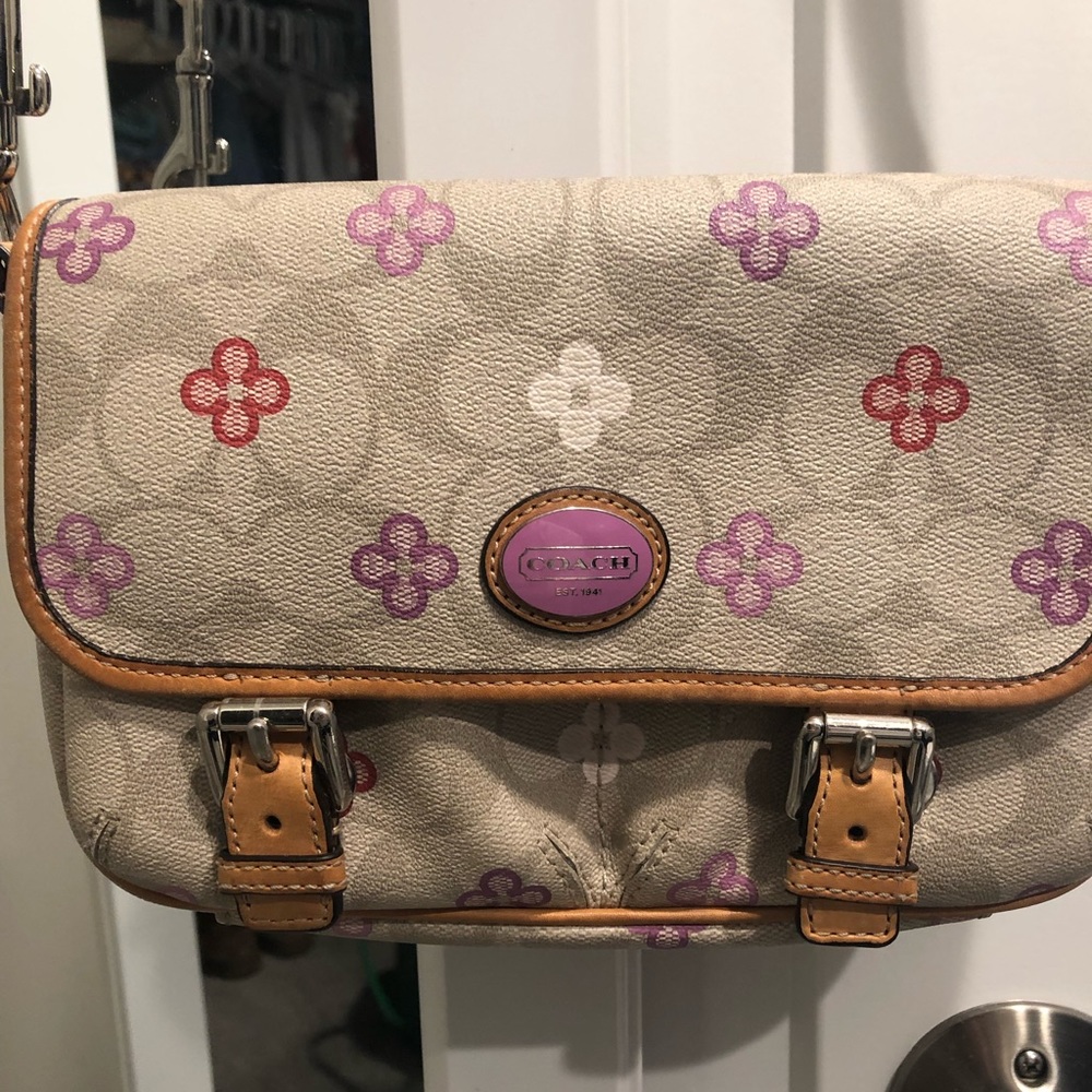Coach crossbody bag. Good condition!